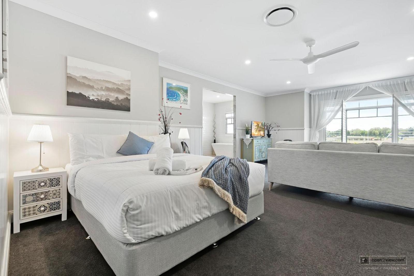 New Haven - Grand Canal View Suite Banksia Beach Экстерьер фото